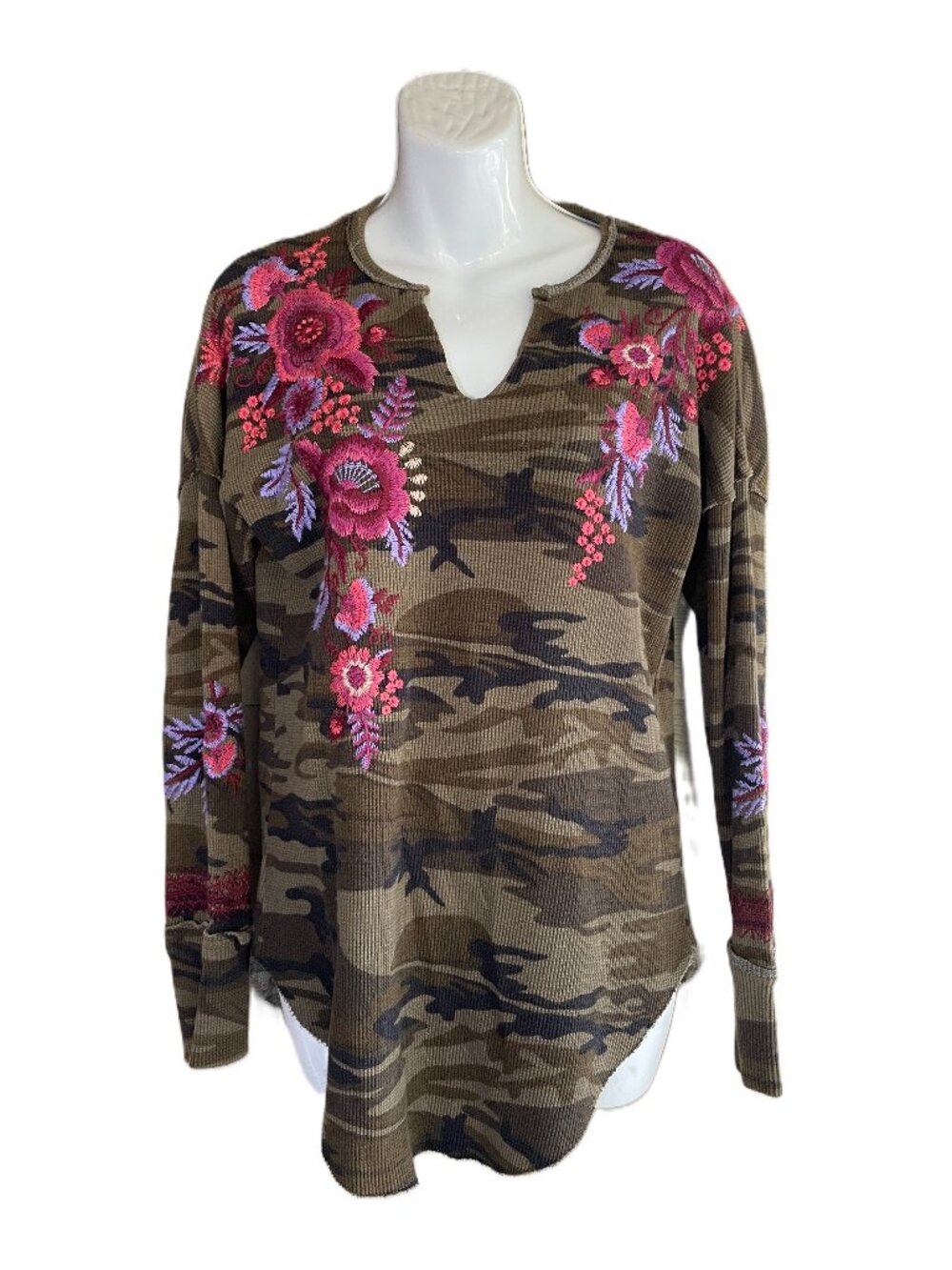 Johnny Was ”Zosia” Camo Waffle Thermal Embroidered Floral Long Sleeve Size: S